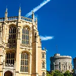 Caya Living 3Br Apartment In Central Windsor Berkshire - Legoland - Windsor Castle - Lapland Uk - Heathrow Sleeps 6 - Private Gated Parking