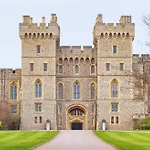 Caya Living 3Br Apartment In Central Windsor Berkshire - Legoland - Windsor Castle - Lapland Uk - Heathrow Sleeps 6 - Private Gated Parking